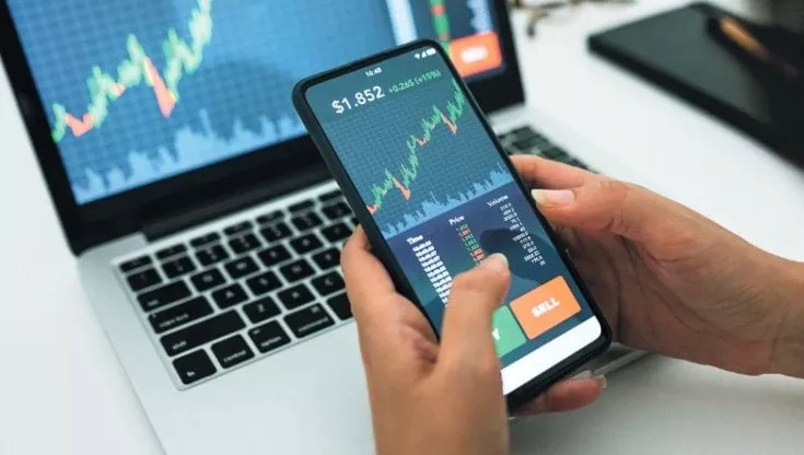 Tra banker e cliente c’è la rete: il digitale governa i portafogli